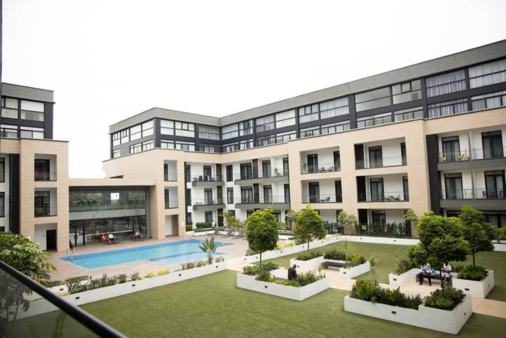 Apartamento Cosy 2 Bed At Embassy Gardens Acra Exterior foto